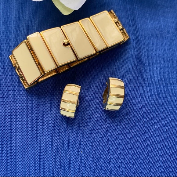Vintage Enamel Cream and Goldtone Bracelet and Nina Ricci Clip Earrings Timeless - Picture 8 of 8